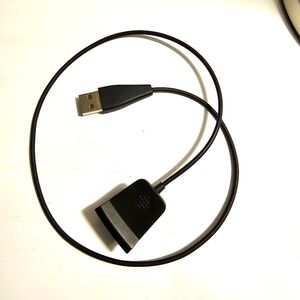 FITBIT charging cable - USB , 20" cable, black